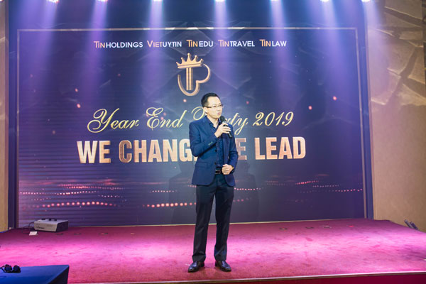 Ông Nguyễn Văn Khải - Tổng Giám đốc Công ty phát biểu khai mạc tiệc